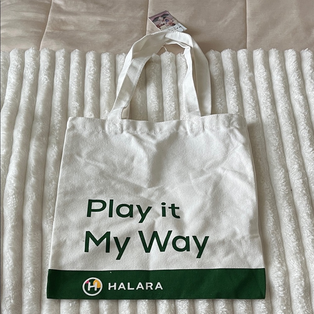 NWT HALARA Cream and Green Canvas Tote